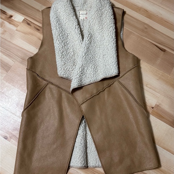 Cherish Tan Vest with Cream Sherpa Lining - Picture 1 of 3